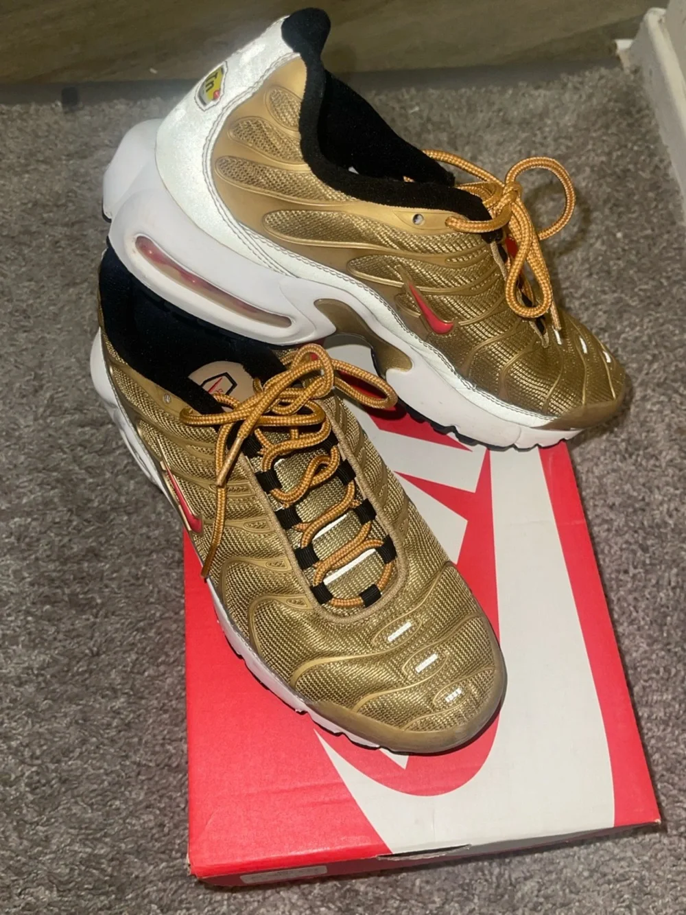 Nike Kids Gold and Black Athletic Sneakers 7Y